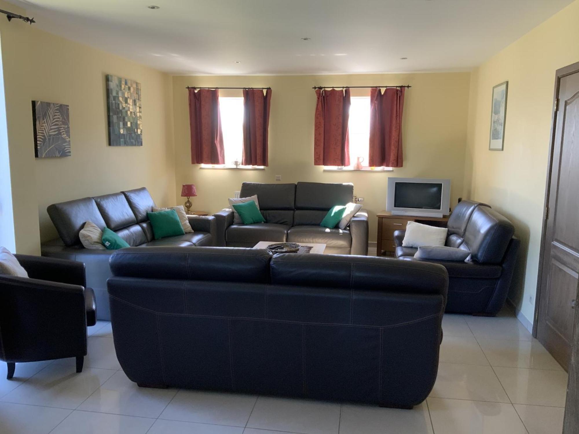 Contemporary Holiday Home In Houffalize With Private Garden ภายนอก รูปภาพ